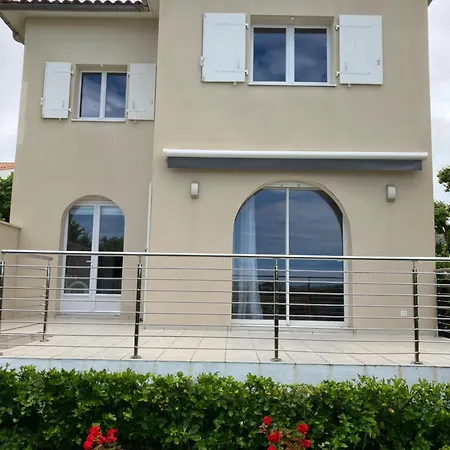 Villa Devant La Et La De Pontaillac, 4chambres 2 à 8 Personnes *