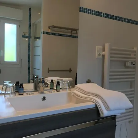 Villa Devant La Mer Et La Plage De Royan Pontaillac, 4Chambres 2 A 8 Personnes *