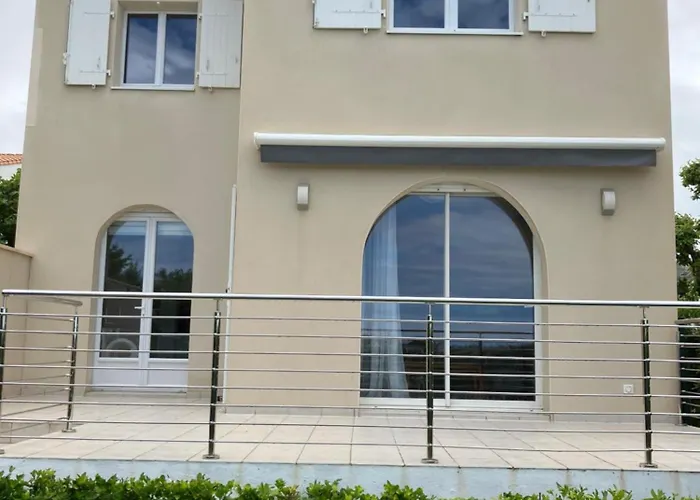 Villa Devant La Et La De Pontaillac, 4chambres 2 à 8 Personnes *